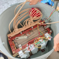 Transformateur de distribution monophasé immergé dans l'huile LEINENG, type poteau, 11 kV 240/480 V 10-167 kVA, enroulement en cuivre, pour installation aérienne, 50 Hz