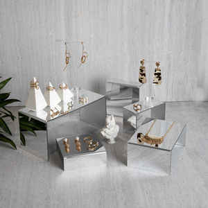 Support <span class=keywords><strong>d</strong></span>'affichage de bijoux transparent en gros, support <span class=keywords><strong>d</strong></span>'affichage de jouets, de portefeuilles mobiles, de bracelets, étagère en <span class=keywords><strong>plexiglas</strong></span> à 3 niveaux, support pour colliers et boucles <span class=keywords><strong>d</strong></span>'oreilles - Product Image 3