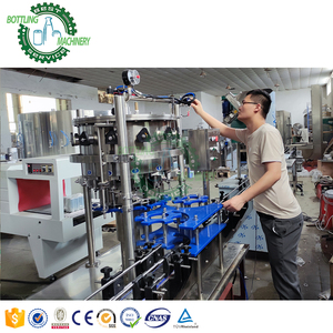 Equipo de Línea de Embotellado de Bebidas Carbonatadas, Botella de Vidrio de 300 ml y 500 ml con Tapa Corona de Aluminio Lineal para Bebidas Aireadas, <span class=keywords><strong>Cola</strong></span>, Cerveza - Product Image 3