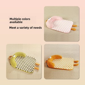 Coussin <span class=keywords><strong>d</strong></span>'hiver <span class=keywords><strong>pour</strong></span> animaux <span class=keywords><strong>de</strong></span> compagnie en peluche (chats et chiens) - Tapis <span class=keywords><strong>de</strong></span> couchage épaissi avec fonction <span class=keywords><strong>de</strong></span> maintien au chaud, en forme <span class=keywords><strong>de</strong></span> question mark, <span class=keywords><strong>pour</strong></span> usage intérieur, lavable à l'<span class=keywords><strong>eau</strong></span> - Product Image 3
