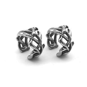 Pendiente de Oreja Unisex Impermeable con Espina Retorcida, Sin Perforación, Plateado Envejecido, Único, Moderno, Gótico, Regalo - Product Image 4