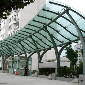 Structure de treillis en acier pour l'extérieur, abri avec revêtement en panneaux d'aluminium - Product Image 3