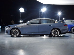 Título limpio para coches sedán de la serie 2024 2025-BMW-M5 usados, conducción a la izquierda, conducción a la derecha, ofertas de 2025, <span class=keywords><strong>venta</strong></span> de coches de segunda mano - Product Image 6