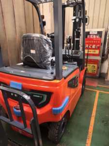 מלגזה חשמלית 1.5-<span class=keywords><strong>1.8</strong></span> טון בעלת תו תקן CE - פתרון הרמה יעיל במיוחד למחסנים - Product Image 2