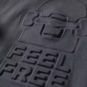 كنزة بغطاء رأس منقوشة بشعار مخصص كنزة بغطاء رأس من القطن ثقيل الوزن للرجال مصمم بنقوش بغطاء رأس 400 جرام/متر مربع من الصوفي الثقيل - Product Image 3