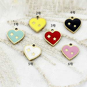 Ramo de Dijes de Esmalte con Forma de Corazón |   Colgante de Corazón de Acero Inoxidable Chapado en Oro PVD de 18K para la Fabricación de Joyas |   Impermeable e Hipoalergénico - Product Image 3