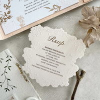 Vanilya Baskı Modeli 465 3D Kabartmalı Tipo Baskı Düğün Davetiyesi Seti Özel Logo RSVP Menü Ofset Karton