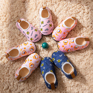 Chaussures de maison d'intérieur pour bébé avec logo personnalisé Chaussures en coton à semelle souple et antidérapante Chaussures épaisses de jardin d'enfants Chaussons Racine de sac - Product Image 2