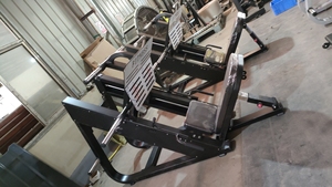Equipo de gimnasio comercial Placa de 45 grados cargada Prensa de piernas Hack Squat Machine Cinturón de cadera Máquinas de sentadillas para un entrenamiento efectivo de piernas - Product Image 3
