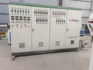 เครื่องผลิตกระเบื้องหลังคาพีวีซีทำจากเหล็กและพลาสติกแบบสกรูสองชั้น380V พร้อมการควบคุม PLC - Product Image 4