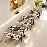 Moderne minimalistische commerciële cafétafel met metalen poten en comfortabele PU lederen stoelenset voor koffieshop en fastfood