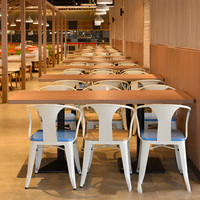 Solution de mobilier de cantine professionnelle : Ensemble de chaises de salle à manger empilables en métal, banquette durable avec tables à piédestal