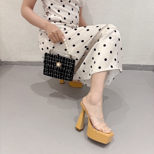 ลดราคาสุดฮอต ซัมเมอร์ 2024 รองเท้าส้นสูงแบบใส สายไขว้ ดีไซน์เซ็กซี่ ส้นหนา - Product Image 2