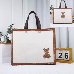 Sacs de shopping pour vêtements sur mesure de haute qualité, imperméables, élégants et durables - Product Image 1