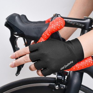 Guantes de ciclismo Infinity negros de medio dedo transpirables unisex para bicicletas de carretera y de montaña - Product Image 1