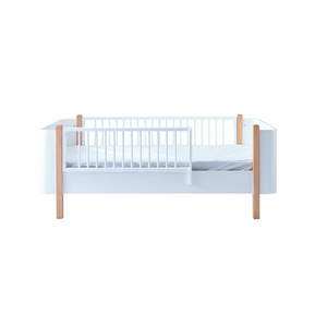 Camas de Madera de Alta Calidad para Cuarto de Bebé PIENA en Tonos Cálidos de Nogal Combinados con Frescura Blanca - Product Image 1