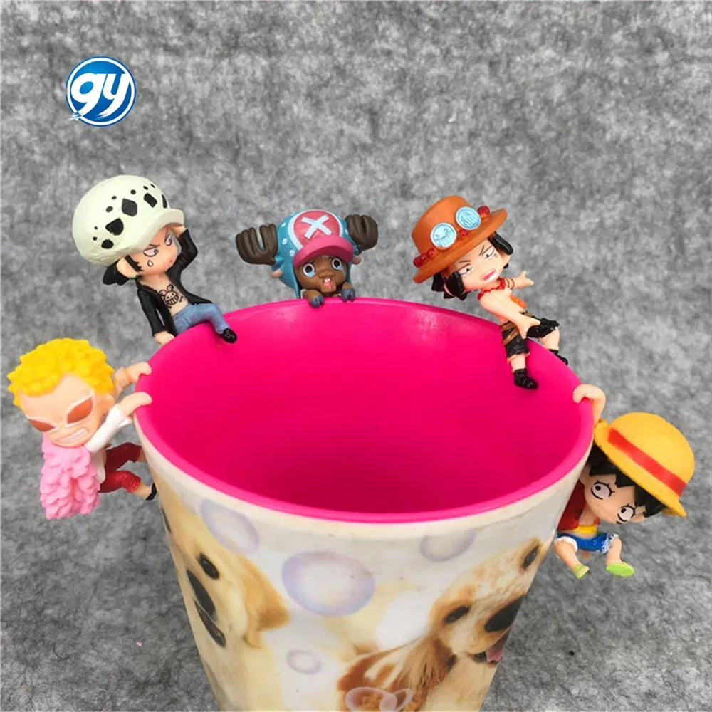 Einteiliger Luffy Ace Chopper entlang des Bechers Randpuppe Schreibtisch-Schmuck Anhänger Kinder nette Geschenke Jungen Kawaii-Spielzeug Dekorationen