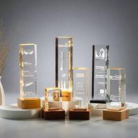 Trophées de récompense en cristal gravé au laser 3D personnalisés Noble Awards avec base en bois LED et gravure de horloge pour cadeaux de remise de diplôme