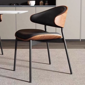 <span class=keywords><strong>Silla</strong></span> de Comedor Nórdica de Cuero Negro con <span class=keywords><strong>Patas</strong></span> de Metal de Alta Gama y Respaldo - Product Image 3