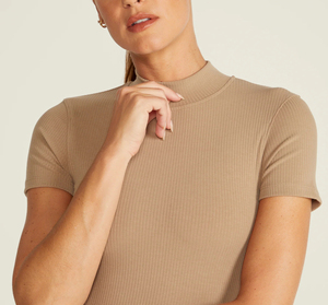 Maglietta da <span class=keywords><strong>Donna</strong></span> Premium a Collo Alto in Maglia a Coste, Colore Kaki, Logo Personalizzato, Vestibilità Slim, <span class=keywords><strong>Manica</strong></span> <span class=keywords><strong>Corta</strong></span>, Casual - Product Image 3