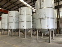 Réservoirs de saké de qualité alimentaire en acier inoxydable 5000L 10000L utilisés pour la fermentation et le stockage Réservoir de vin de riz en acier