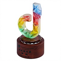 Trophée TikTok Créatif et Coloré Personnalisable pour Influenceurs – Trophée Lumineux Sculpté en Résine pour Fans de Livestream E-commerce
