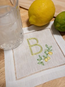 Serviette de cocktail en lin personnalisée brodée de citrons blancs, monogramme, 6"x6" - Product Image 3