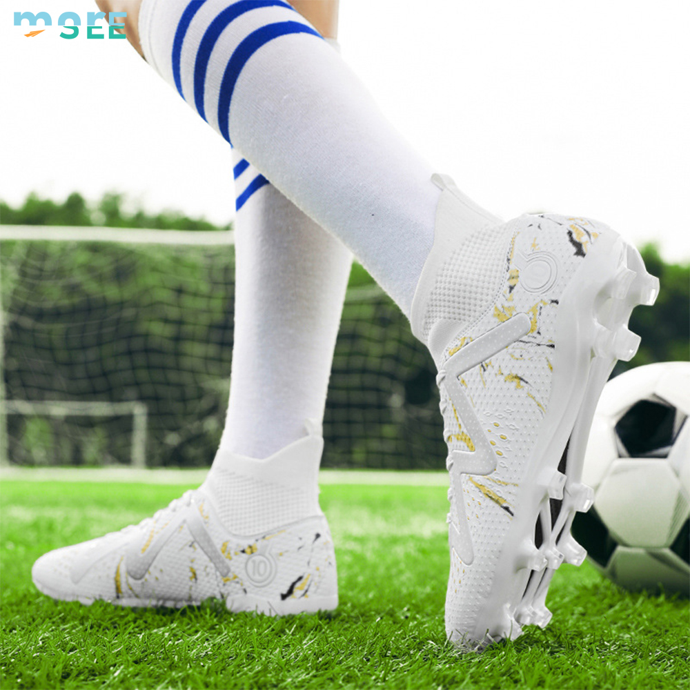 botas de fútbol doradas ejemplar por su estilo y eficacia