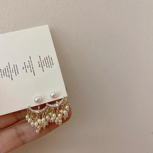 Venta al por mayor nueva gama alta latón moda coreana pendientes declaración pendientes perla Stud pendientes mujer joyería - Product Image 3