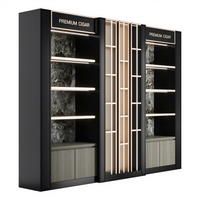 Étagère à cigares en métal noir et bois avec panneau arrière en marbre, vitrine à tabac éclairée.