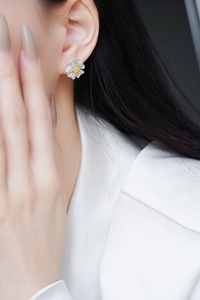 Pendientes de Oro Puro de 18k Xinfly con Diamante Amarillo Natural en Forma de Flor de 1.1ct - Product Image 6
