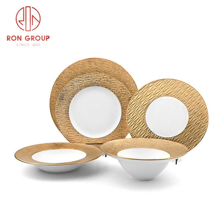 ensemble d'assiettes