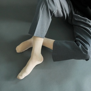 Chaussettes de travail classiques confortables pour hommes, design uni, tricot double-cylindre durable en mélange de coton pour usage professionnel - Product Image 4