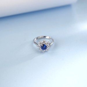 <b>925</b> <b>Silver</b> Sapphire <b>Ring</b> <b>with</b> Round Bright Cut Diamond Claw Set in Romantic Style - Product Image 4