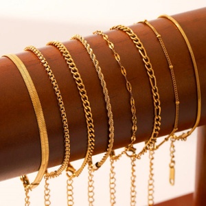 Bracelets empilables en acier inoxydable plaqué or, hypoallergéniques, étanches, personnalisables, résistants au ternissement, style mode et épais - Product Image 3