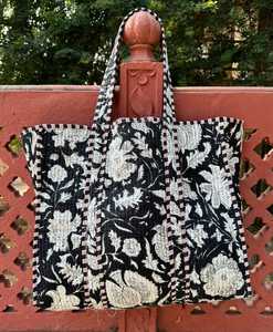 Bolso Tote de Algodón Acolchado Hecho a Mano con Estampado de Bloques, Espacioso para Artículos Diarios, Compras y Viajes, Bolso de Hombro - Product Image 1