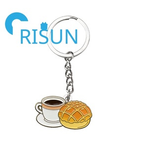 พวงกุญแจโลหะรูปขนมปังสับปะรดเคลือบเงาแบบขายส่ง พวงกุญแจรูปขนมปังน่ารักสไตล์คาวาอี้ - Product Image 2