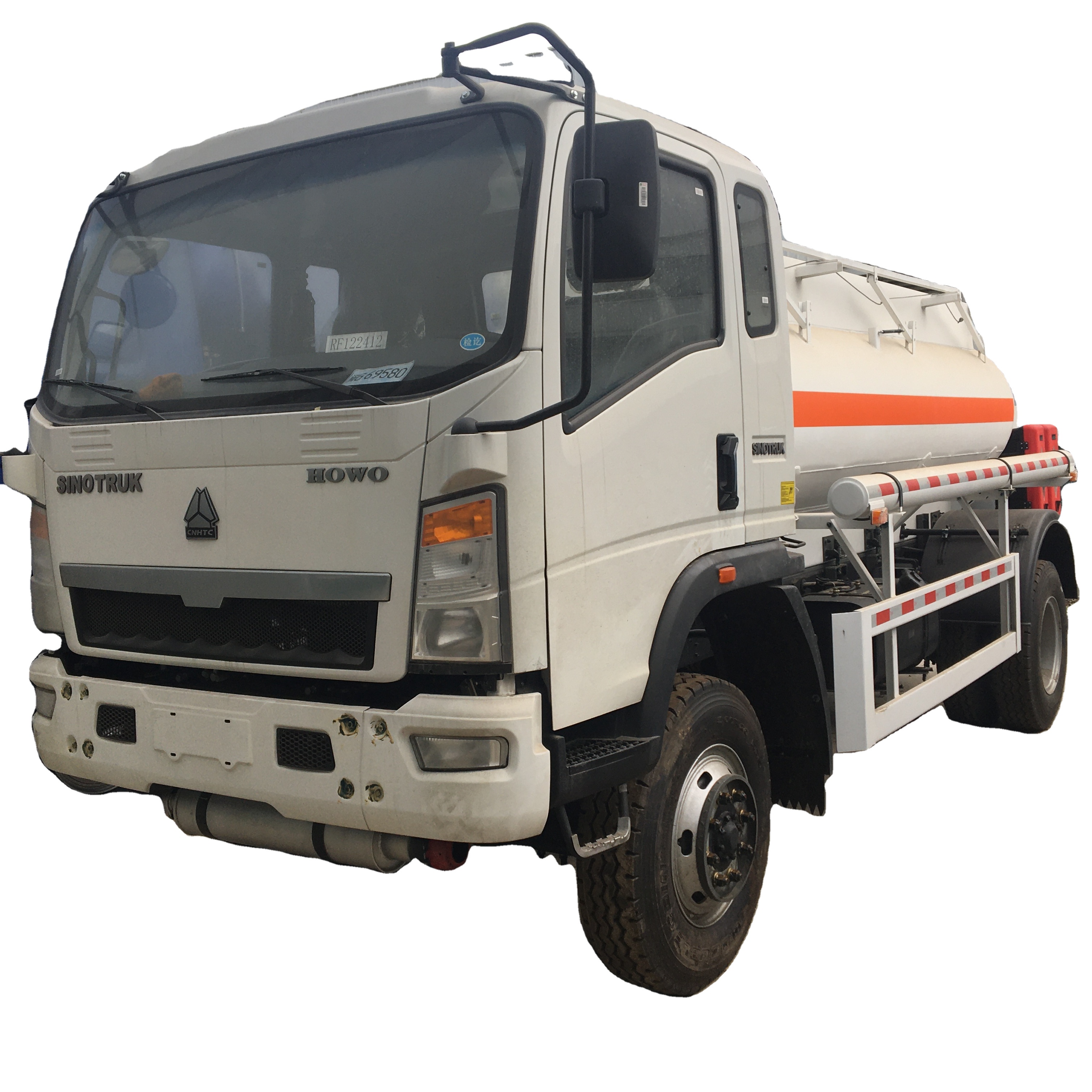 SINOTRUK HOWO5トンミニ燃料タンカートラック5m3howo燃料タンカートラック