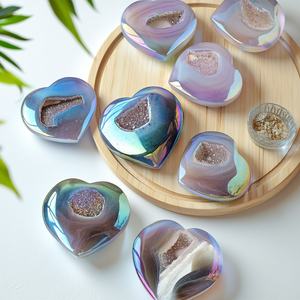 Géode d'Agate Aura en Gros, Forme de Cœur, Unique en son Genre, avec des Tourbillons Colorés et des Cristaux Scintillants, Décoration de Chambre Infusée de la Nature pour les Amateurs de Cristaux - Product Image 2