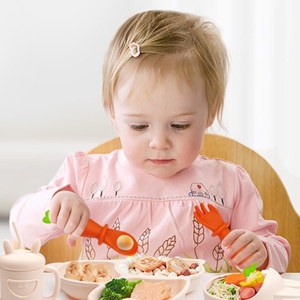 卸売シリコン製ベビー食器セット、幼児用よだれかけ、ボウル、カップ、プレート、スプーン、フォーク付き、BPAフリー、食品グレード - Product Image 2