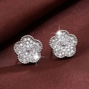 Eleganti Orecchini a Perno a Forma di Quadrifoglio, Stile Coreano Minimalista, Gioielli di Lusso per Donna, Uso Quotidiano, Regalo Chic - Product Image 6