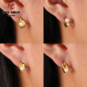 Boucles d'oreilles en perles pour femmes, en acier inoxydable, plaqué or 18 carats PVD, bijoux vintage, boucles d'oreilles huggie en perles et acier inoxydable - Product Image 4