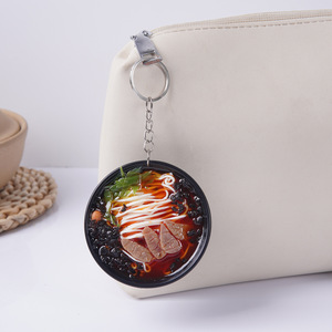 Llavero de Fideos de Arroz con Carne de Res Simulados - Divertido y Realista Modelo de Comida con Fideos Picantes de Res - Product Image 4