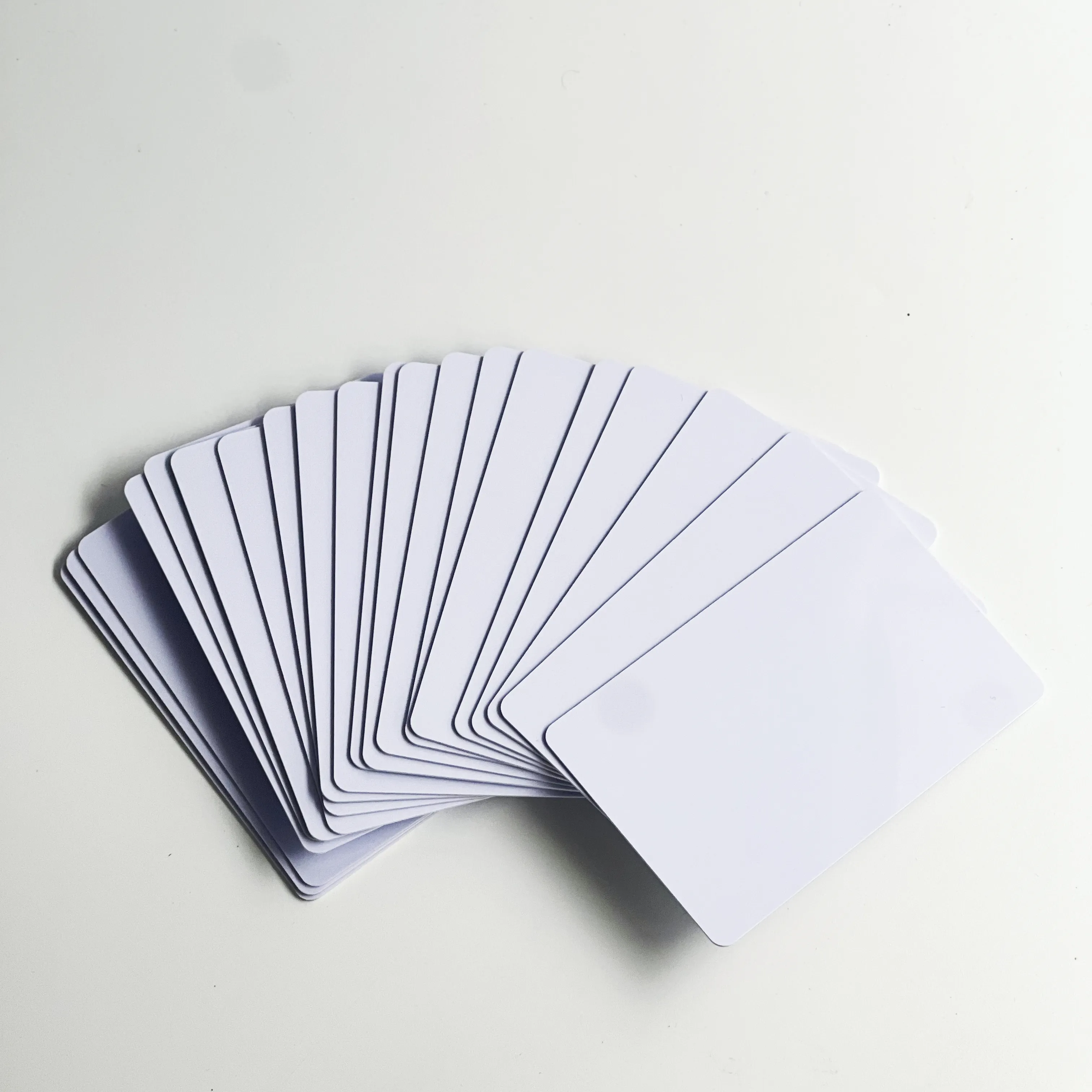 UHF boş beyaz PVC kart kimlik kartı yazıcı yazdırılabilir uzun okuma aralığı RFID kartı