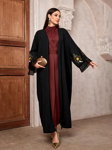 Nouveau <span class=keywords><strong>Style</strong></span> Noir Artisan Ouvert Abaya Gaze Manches Bloom Broderie Whisper Élégance Moderne <span class=keywords><strong>Khaleeji</strong></span> Opulence - Product Image 4
