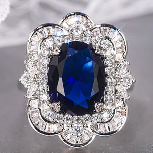 Anello Cocktail Floreale T0998 in Oro Massiccio 18K con Zaffiro Taglio Ovale e Montatura a Griffe, Anelli Raffinati da Donna per Fidanzamento - Product Image 5