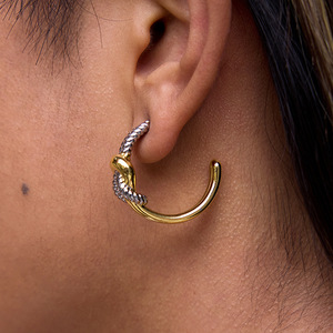 ต่างหูรูปตัว C สองชั้น สีทองและสีเงิน ดีไซน์แบบปม ทำจากสแตนเลส สวมใส่ได้ทุกวัน - Product Image 3