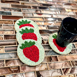 Sous-verre rond en coton brodé à la main avec motif de fleurs de fraises et perles, décoration pour la maison - Product Image 1