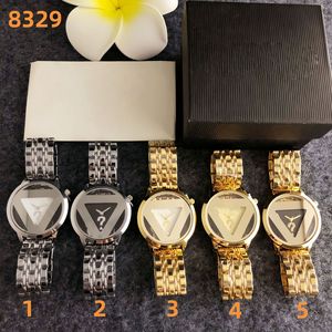 <span class=keywords><strong>Montre</strong></span> à quartz pour <span class=keywords><strong>femme</strong></span>, design triangle évidé, bracelet en acier, personnalisée, tendance, étanche, vente en gros - Product Image 1