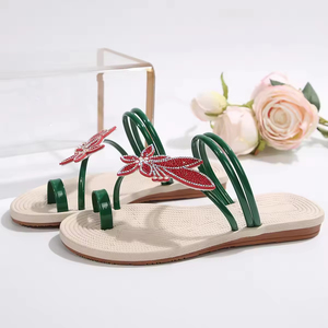 Nouvelles tongs d'été pour femmes à motif feuille d'érable, antidérapantes, à semelle souple, confortables, chaussures de plage, vente en gros, pantoufles tendance pour femmes - Product Image 5
